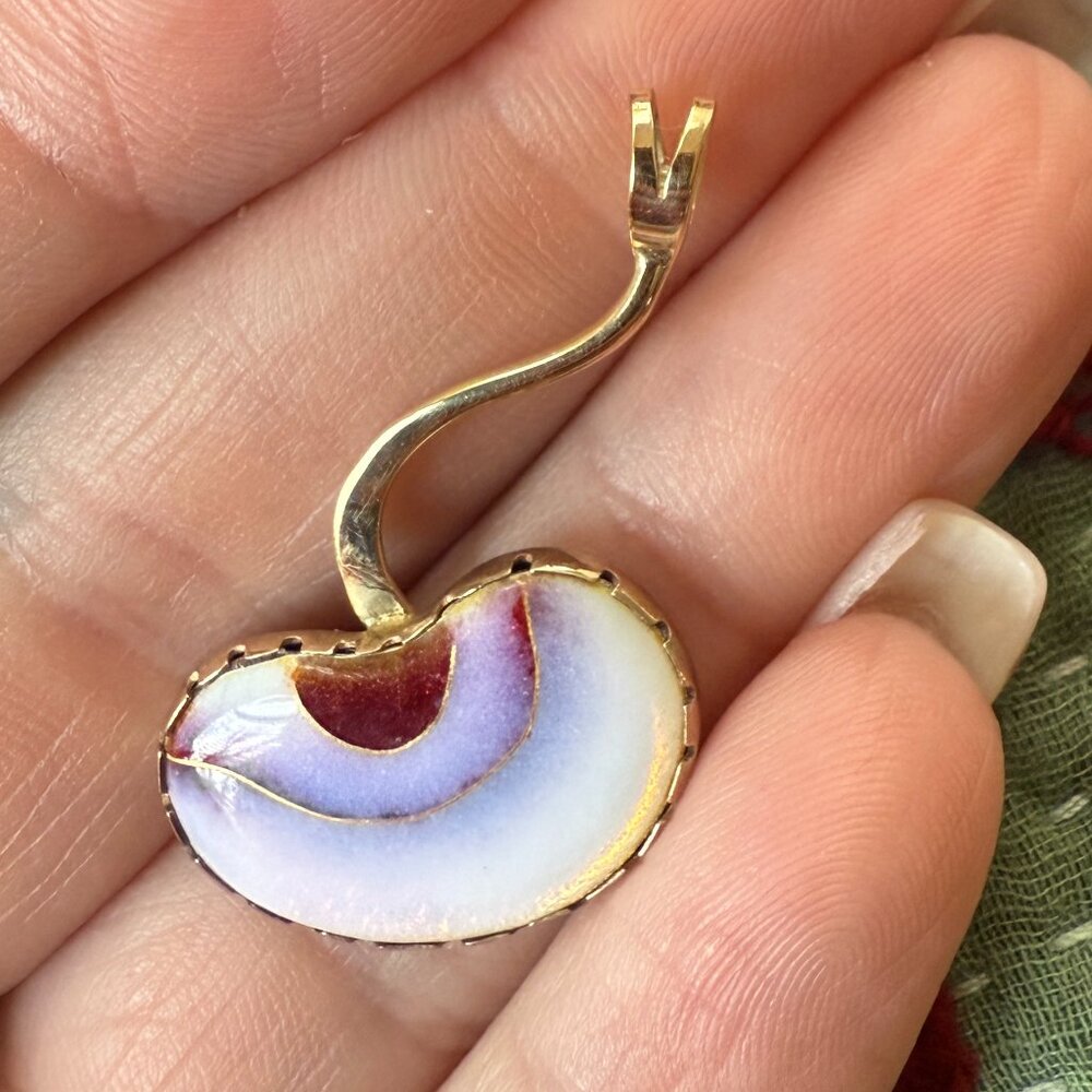 14K Yellow Gold Kidney Shaped Pendant 3.4g